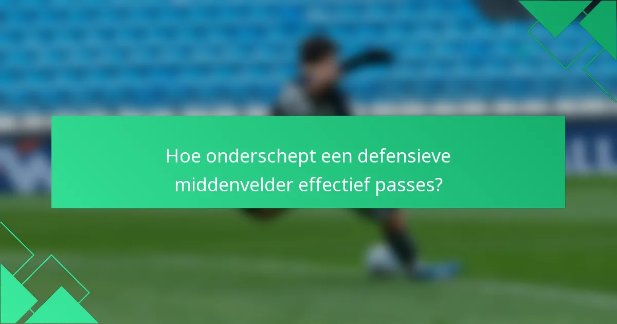 Hoe onderschept een defensieve middenvelder effectief passes?